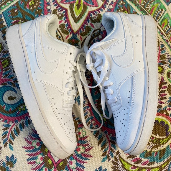 Nike Shoes - White Nikes ✨
